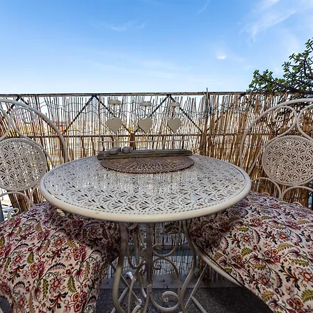 Artistic House 바리