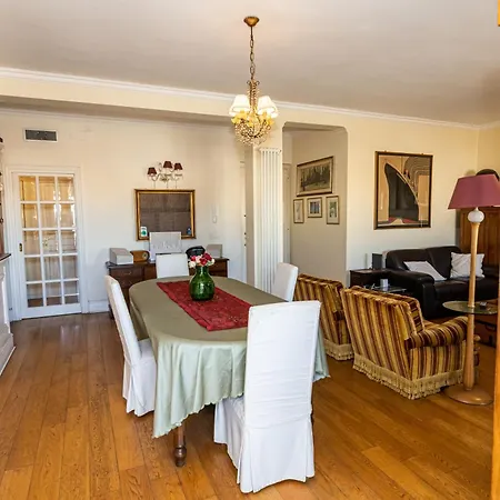 Artistic House 3*