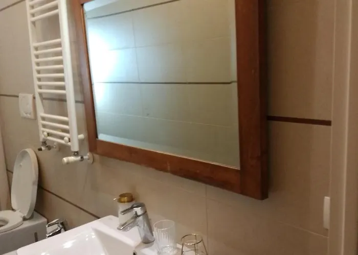 לינה וארוחת בוקר Artistic House