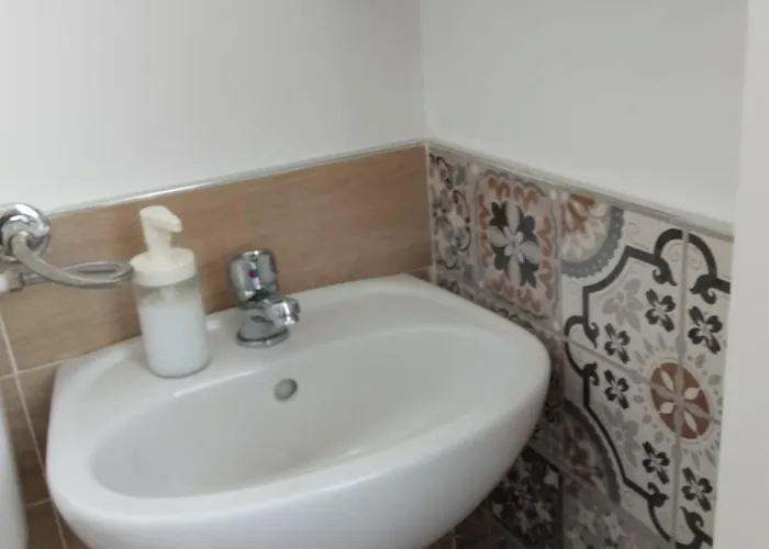 לינה וארוחת בוקר Artistic House